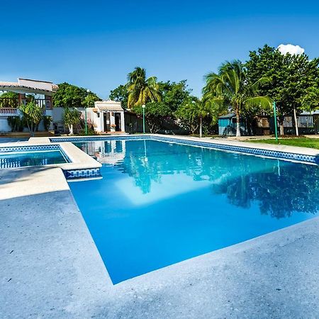 Hotel Capital O Oxtankah,Chetumal Bay Calderitas Zewnętrze zdjęcie