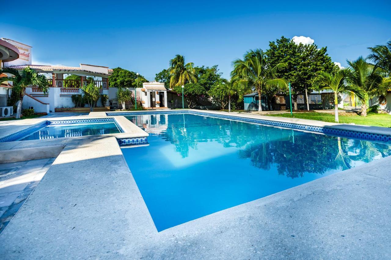 Hotel Capital O Oxtankah,Chetumal Bay Calderitas Zewnętrze zdjęcie